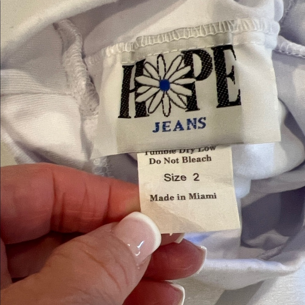 NWOT HOPE White Daisy Skort size 2 - Picture 2 of 4